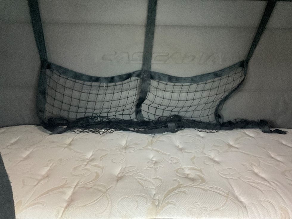 Sleeper Tractor-Heavy Duty Tractors-Freightliner-2019-T11662ST-Moberly-MO-436,510\n\t\tmiles-$ 49,500 - Image 16