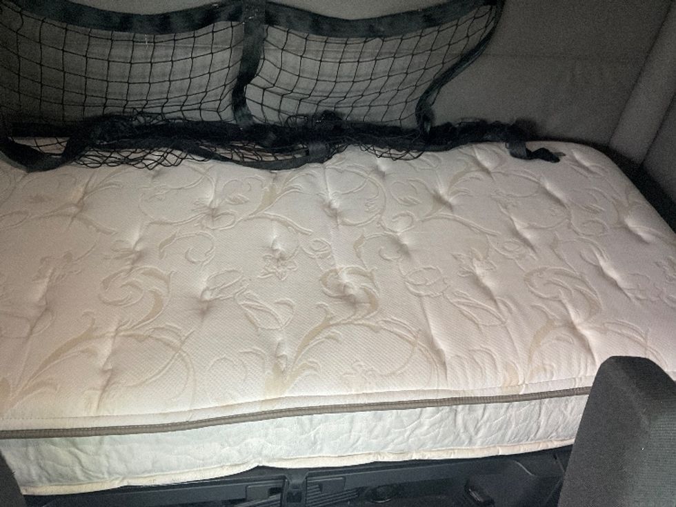 Sleeper Tractor-Heavy Duty Tractors-Freightliner-2019-T11662ST-Moberly-MO-436,510\n\t\tmiles-$ 49,500 - Image 17