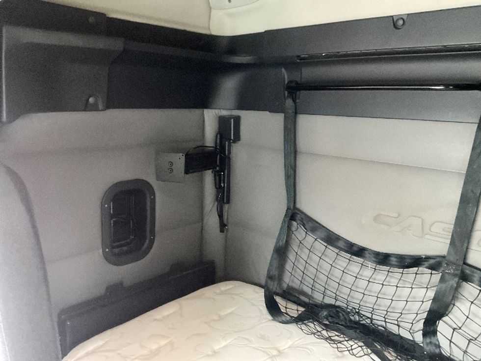 Sleeper Tractor-Heavy Duty Tractors-Freightliner-2019-T11662ST-Moberly-MO-436,510\n\t\tmiles-$ 49,500 - Image 19