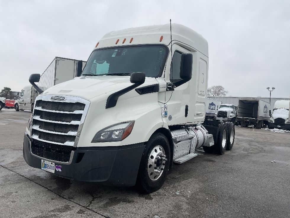 Sleeper Tractor-Heavy Duty Tractors-Freightliner-2019-T11662ST-Moberly-MO-436,510\n\t\tmiles-$ 49,500 - Image 3