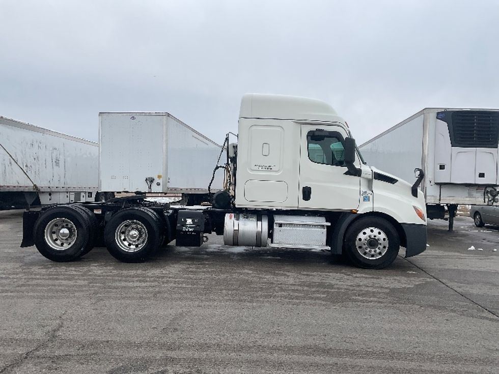 Sleeper Tractor-Heavy Duty Tractors-Freightliner-2019-T11662ST-Moberly-MO-436,510\n\t\tmiles-$ 49,500 - Image 8