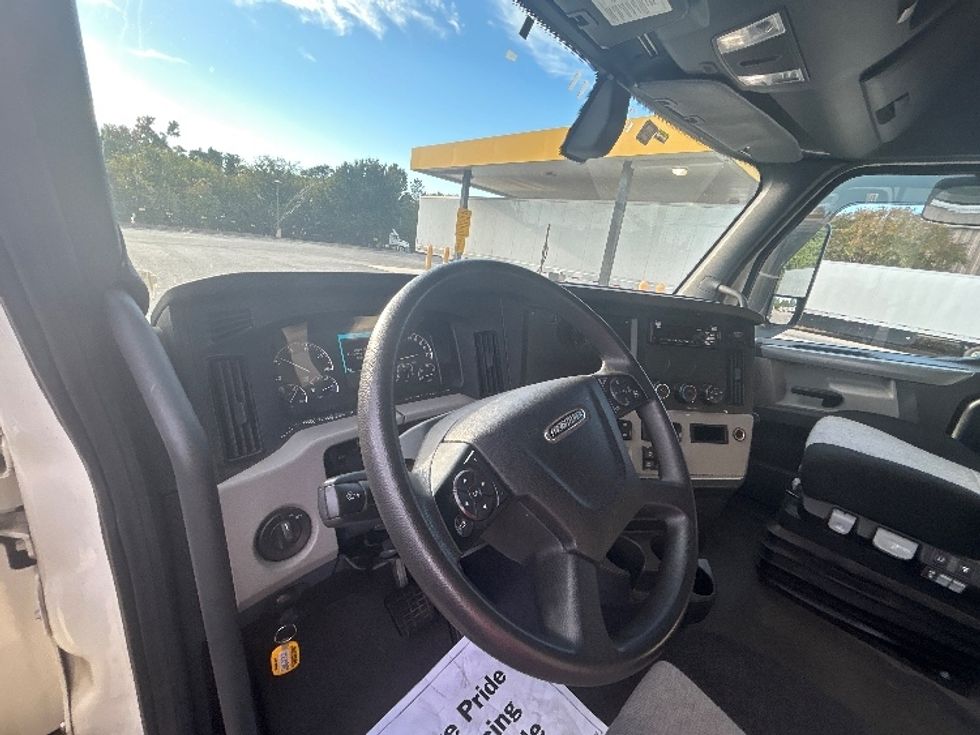 Sleeper Tractor-Heavy Duty Tractors-Freightliner-2019-T11662ST-Norfolk-VA-286,937\n\t\tmiles-$ 59,500 - Image 10