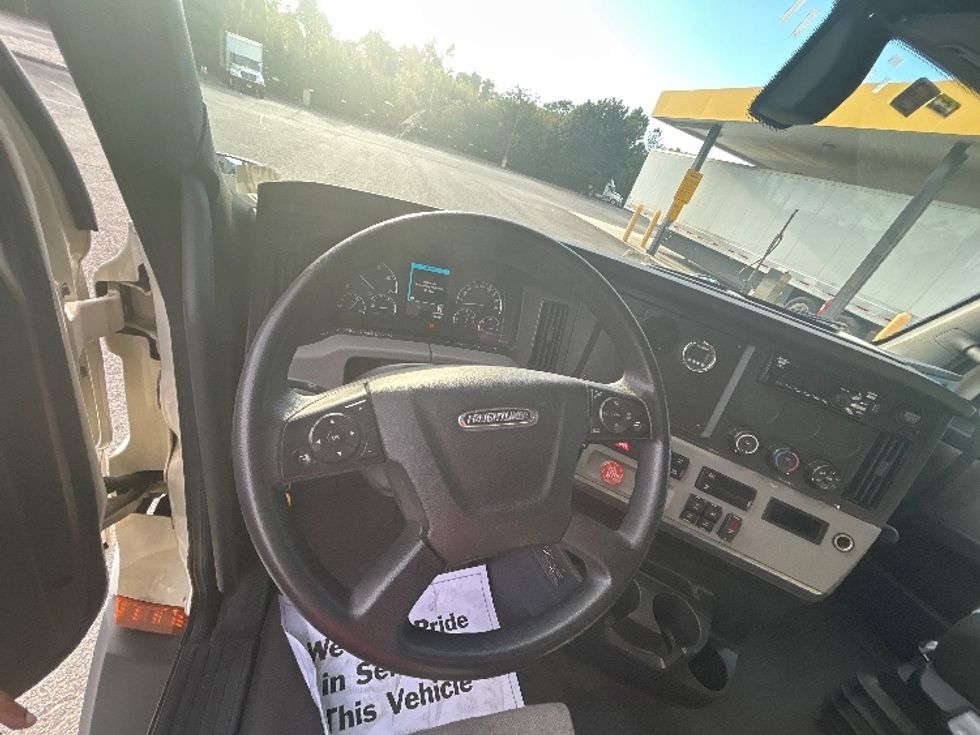 Sleeper Tractor-Heavy Duty Tractors-Freightliner-2019-T11662ST-Norfolk-VA-286,937\n\t\tmiles-$ 59,500 - Image 11