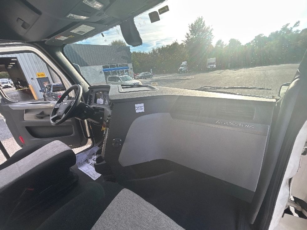 Sleeper Tractor-Heavy Duty Tractors-Freightliner-2019-T11662ST-Norfolk-VA-286,937\n\t\tmiles-$ 59,500 - Image 14