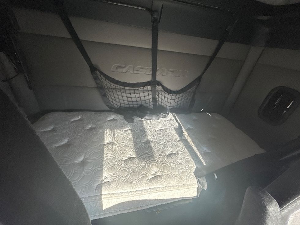 Sleeper Tractor-Heavy Duty Tractors-Freightliner-2019-T11662ST-Norfolk-VA-286,937\n\t\tmiles-$ 59,500 - Image 17