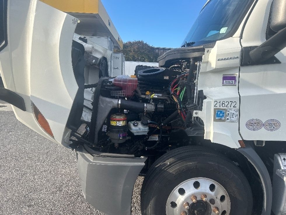 Sleeper Tractor-Heavy Duty Tractors-Freightliner-2019-T11662ST-Norfolk-VA-286,937\n\t\tmiles-$ 59,500 - Image 21