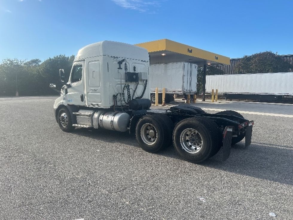 Sleeper Tractor-Heavy Duty Tractors-Freightliner-2019-T11662ST-Norfolk-VA-286,937\n\t\tmiles-$ 59,500 - Image 5