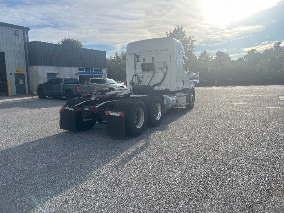 Sleeper Tractor-Heavy Duty Tractors-Freightliner-2019-T11662ST-Norfolk-VA-286,937\n\t\tmiles-$ 59,500 - Image 7