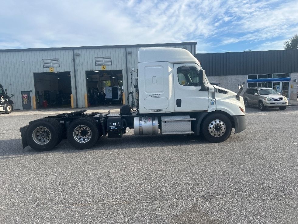 Sleeper Tractor-Heavy Duty Tractors-Freightliner-2019-T11662ST-Norfolk-VA-286,937\n\t\tmiles-$ 59,500 - Image 8