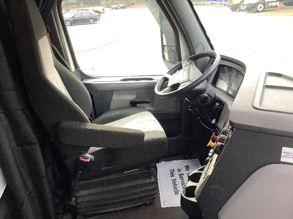 Sleeper Tractor-Heavy Duty Tractors-Freightliner-2019-T11662ST-Prince George-VA-39,267\n\t\tmiles-$ 68,500 - Image 15