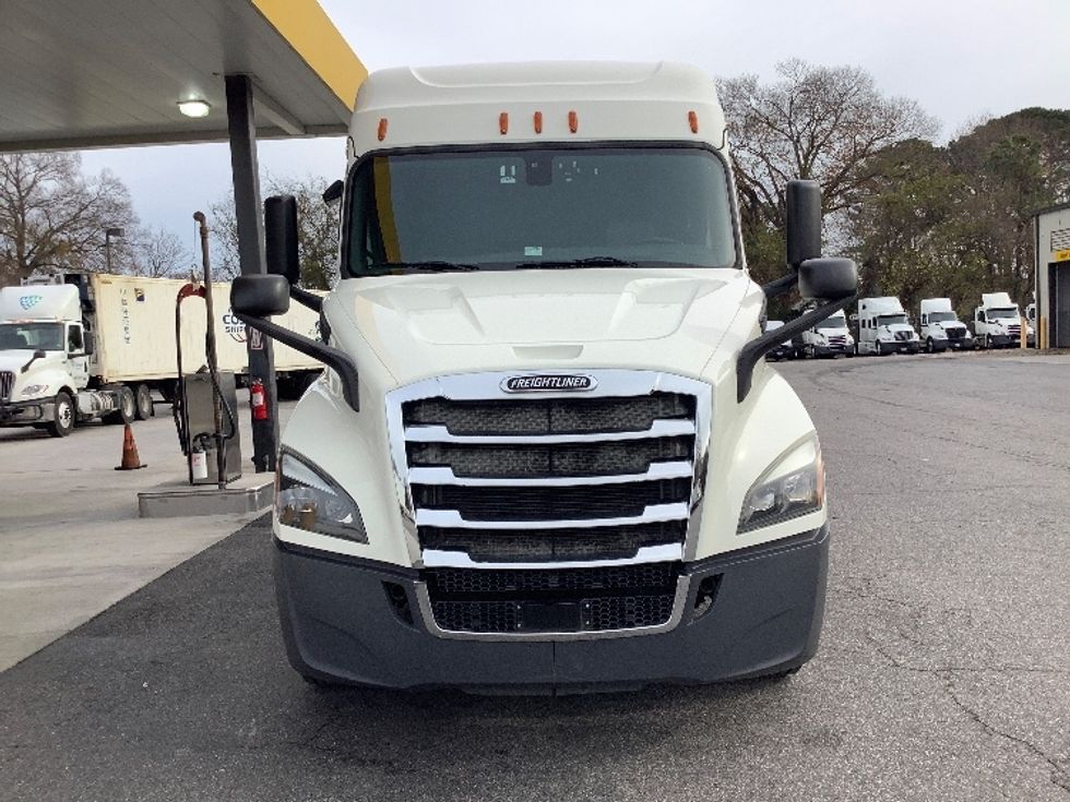 Sleeper Tractor-Heavy Duty Tractors-Freightliner-2019-T11662ST-Prince George-VA-39,267\n\t\tmiles-$ 68,500 - Image 2