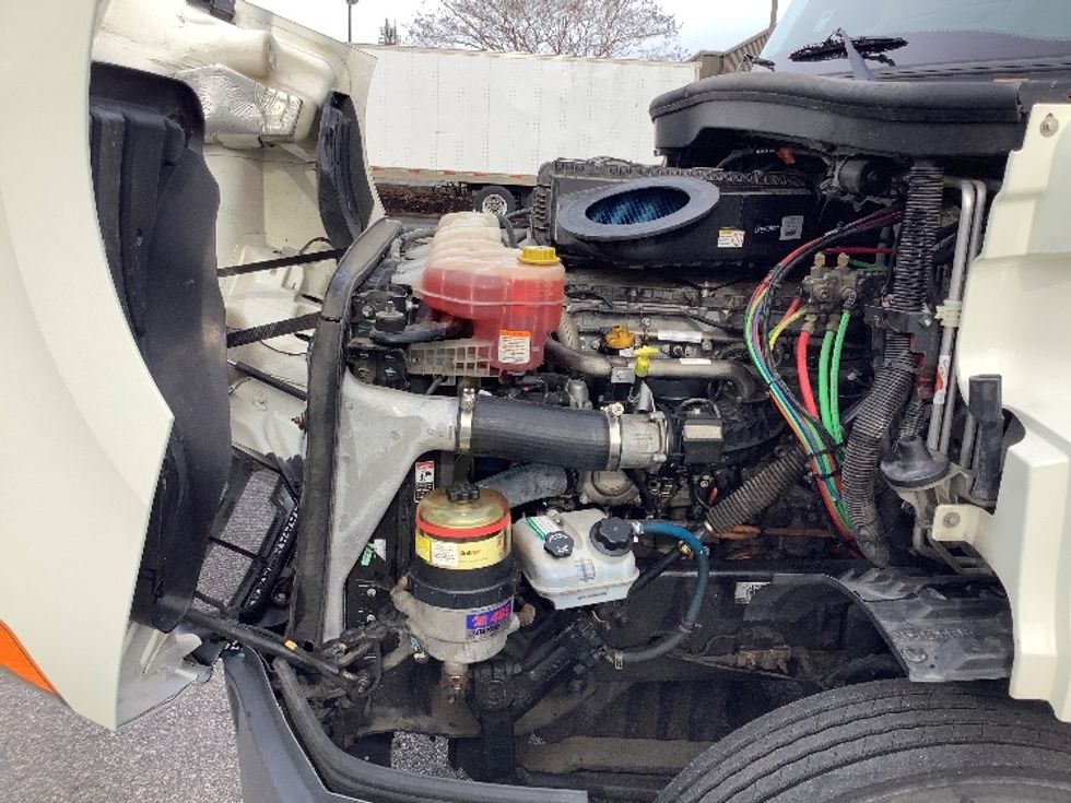 Sleeper Tractor-Heavy Duty Tractors-Freightliner-2019-T11662ST-Prince George-VA-39,267\n\t\tmiles-$ 68,500 - Image 21