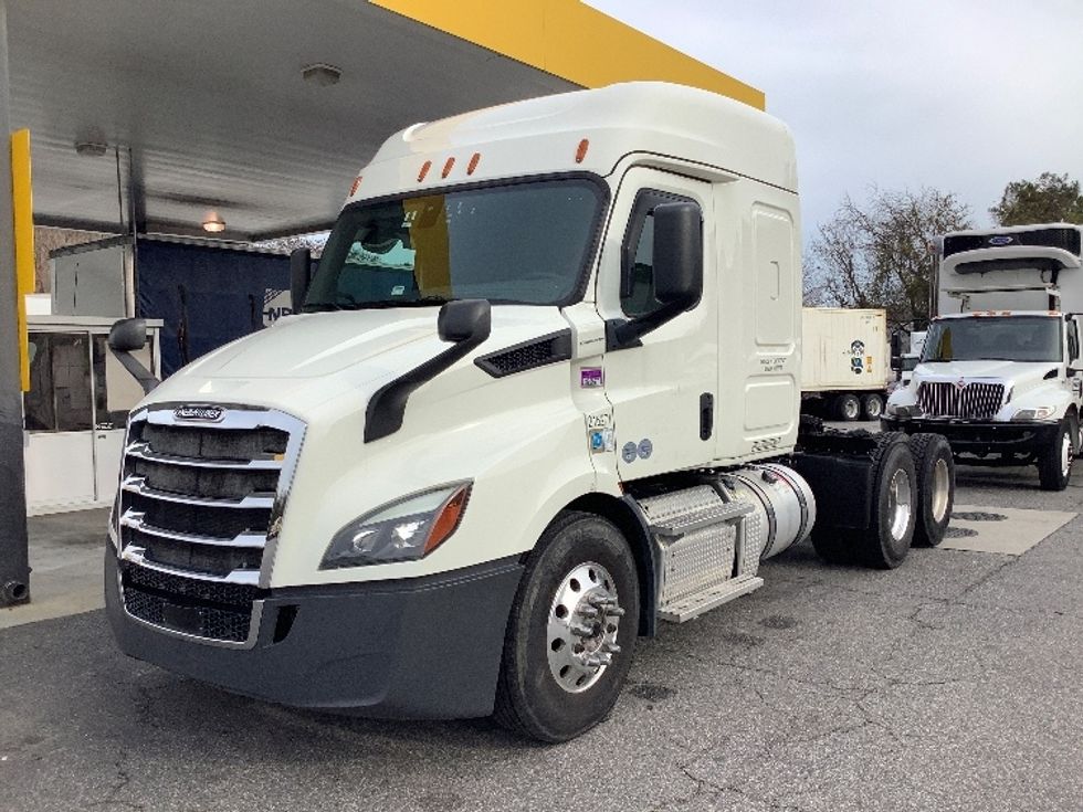 Sleeper Tractor-Heavy Duty Tractors-Freightliner-2019-T11662ST-Prince George-VA-39,267\n\t\tmiles-$ 68,500 - Image 3