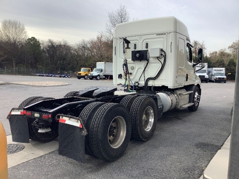 Sleeper Tractor-Heavy Duty Tractors-Freightliner-2019-T11662ST-Prince George-VA-39,267\n\t\tmiles-$ 68,500 - Image 7