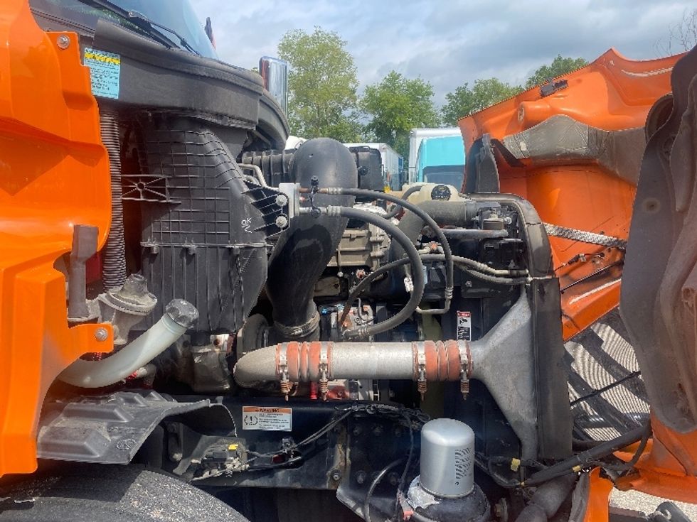 Sleeper Tractor-Heavy Duty Tractors-Freightliner-2019-T11664ST-Brooklyn Park-MN-415,976\n\t\tmiles-$ 57,000 - Image 20