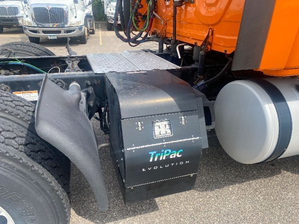 Sleeper Tractor-Heavy Duty Tractors-Freightliner-2019-T11664ST-Brooklyn Park-MN-415,976\n\t\tmiles-$ 57,000 - Image 22