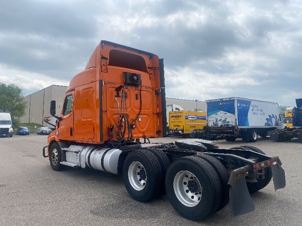 Sleeper Tractor-Heavy Duty Tractors-Freightliner-2019-T11664ST-Brooklyn Park-MN-415,976\n\t\tmiles-$ 57,000 - Image 5