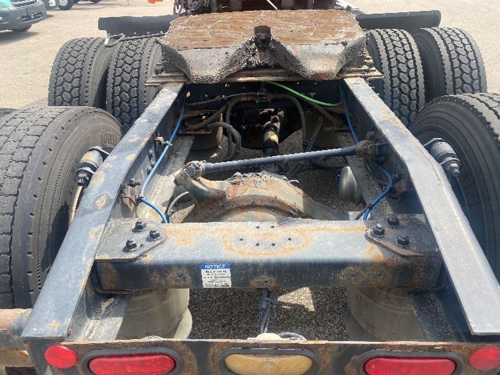 Sleeper Tractor-Heavy Duty Tractors-Freightliner-2019-T11664ST-Brooklyn Park-MN-415,976\n\t\tmiles-$ 57,000 - Image 6