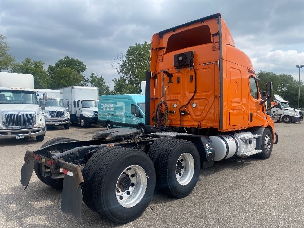 Sleeper Tractor-Heavy Duty Tractors-Freightliner-2019-T11664ST-Brooklyn Park-MN-415,976\n\t\tmiles-$ 57,000 - Image 7