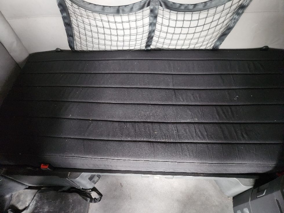 Sleeper Tractor-Heavy Duty Tractors-Freightliner-2019-T11664ST-Chicopee-MA-423,108\n\t\tmiles-$ 52,500 - Image 17