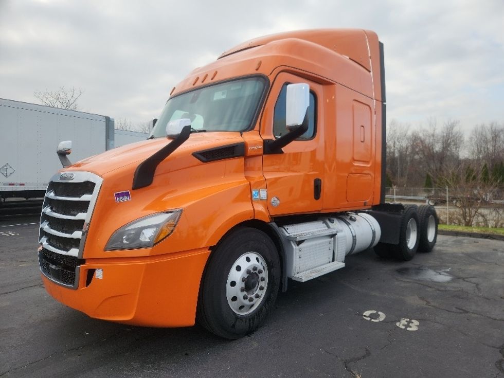 Sleeper Tractor-Heavy Duty Tractors-Freightliner-2019-T11664ST-Chicopee-MA-423,108\n\t\tmiles-$ 52,500 - Image 3