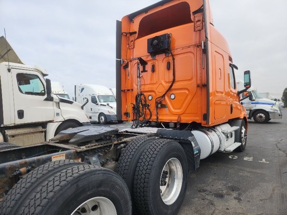 Sleeper Tractor-Heavy Duty Tractors-Freightliner-2019-T11664ST-Chicopee-MA-423,108\n\t\tmiles-$ 52,500 - Image 7