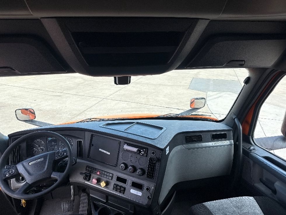 Sleeper Tractor-Heavy Duty Tractors-Freightliner-2019-T11664ST-Grand Prairie-TX-624,195\n\t\tmiles-$ 50,000 - Image 12