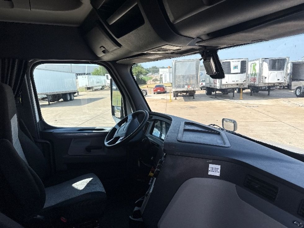 Sleeper Tractor-Heavy Duty Tractors-Freightliner-2019-T11664ST-Grand Prairie-TX-624,195\n\t\tmiles-$ 50,000 - Image 15