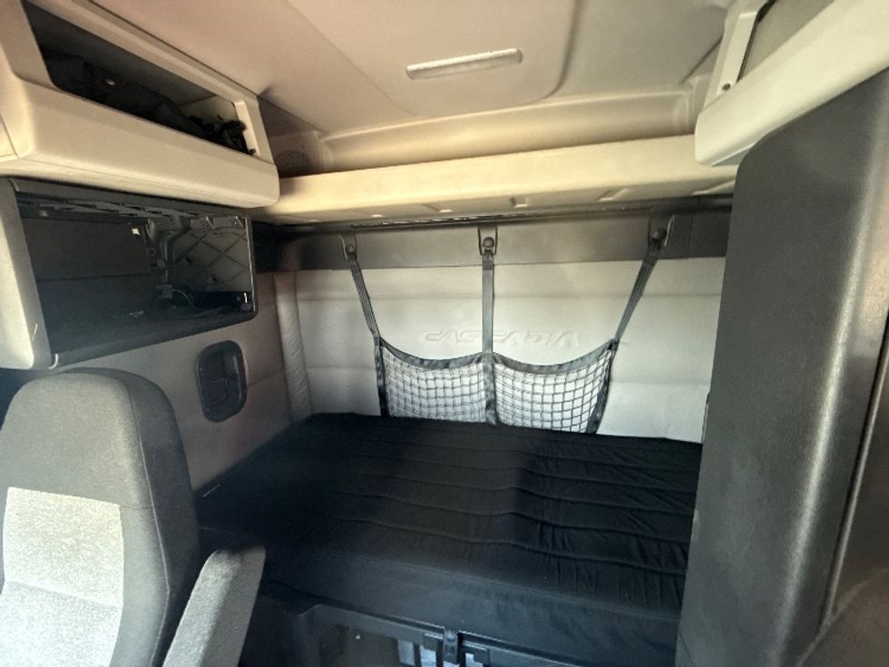 Sleeper Tractor-Heavy Duty Tractors-Freightliner-2019-T11664ST-Grand Prairie-TX-624,195\n\t\tmiles-$ 50,000 - Image 16