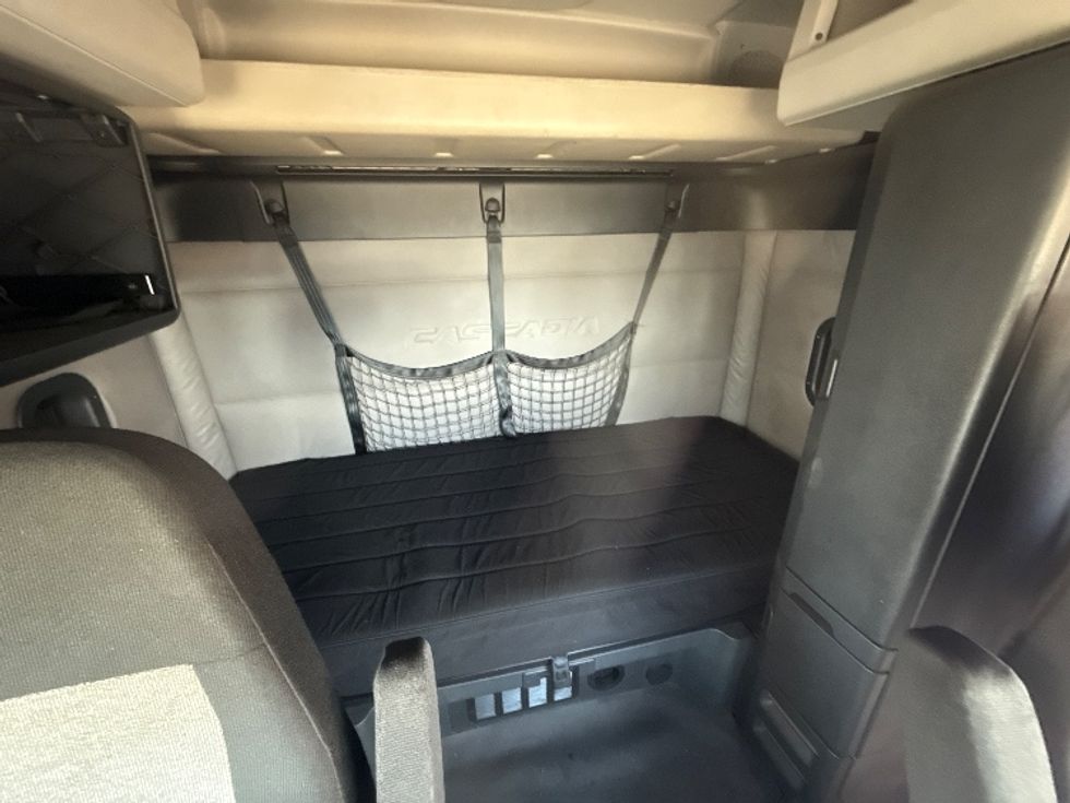 Sleeper Tractor-Heavy Duty Tractors-Freightliner-2019-T11664ST-Grand Prairie-TX-624,195\n\t\tmiles-$ 50,000 - Image 17