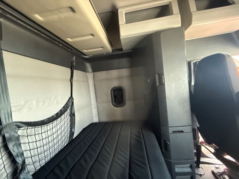 Sleeper Tractor-Heavy Duty Tractors-Freightliner-2019-T11664ST-Grand Prairie-TX-624,195\n\t\tmiles-$ 50,000 - Image 18