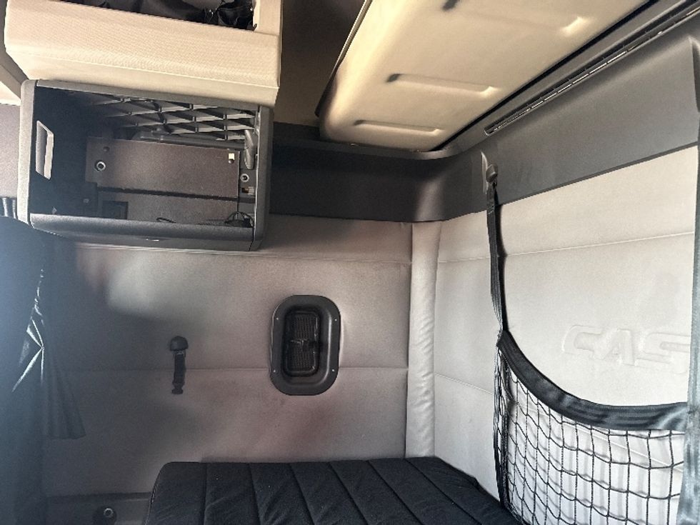 Sleeper Tractor-Heavy Duty Tractors-Freightliner-2019-T11664ST-Grand Prairie-TX-624,195\n\t\tmiles-$ 50,000 - Image 19