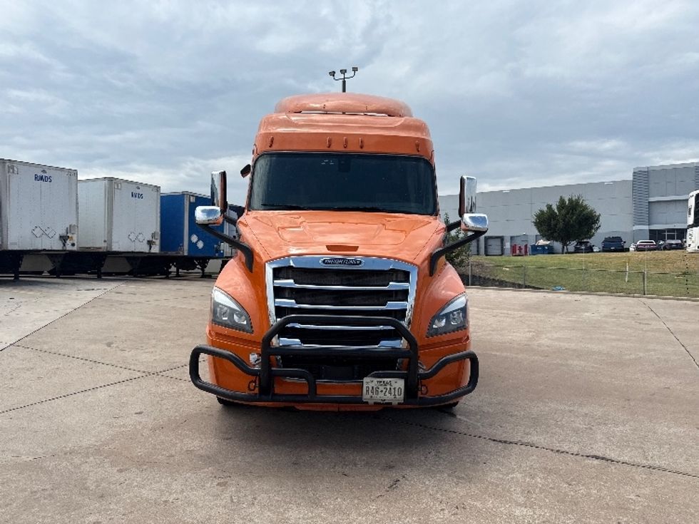 Sleeper Tractor-Heavy Duty Tractors-Freightliner-2019-T11664ST-Grand Prairie-TX-624,195\n\t\tmiles-$ 50,000 - Image 2