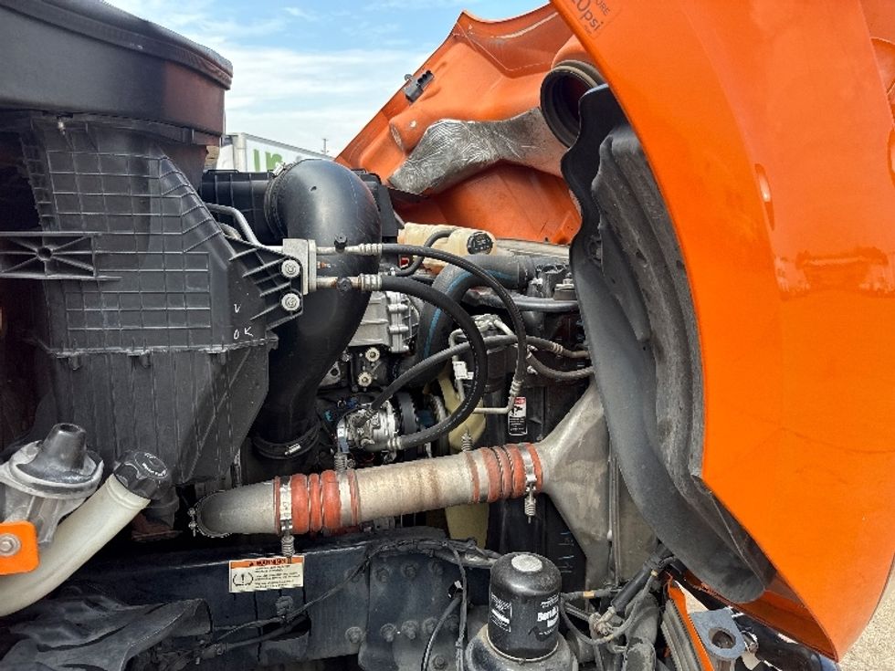 Sleeper Tractor-Heavy Duty Tractors-Freightliner-2019-T11664ST-Grand Prairie-TX-624,195\n\t\tmiles-$ 50,000 - Image 20