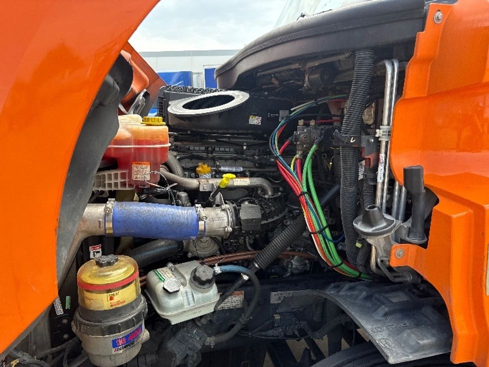 Sleeper Tractor-Heavy Duty Tractors-Freightliner-2019-T11664ST-Grand Prairie-TX-624,195\n\t\tmiles-$ 50,000 - Image 21