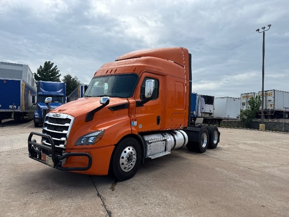Sleeper Tractor-Heavy Duty Tractors-Freightliner-2019-T11664ST-Grand Prairie-TX-624,195\n\t\tmiles-$ 50,000 - Image 3