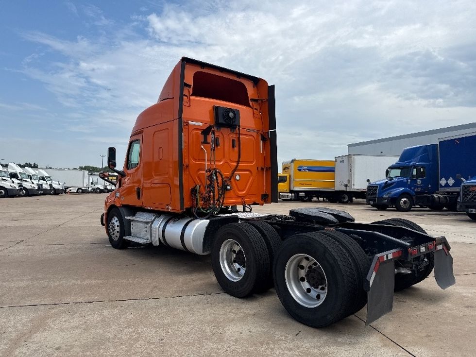 Sleeper Tractor-Heavy Duty Tractors-Freightliner-2019-T11664ST-Grand Prairie-TX-624,195\n\t\tmiles-$ 50,000 - Image 5