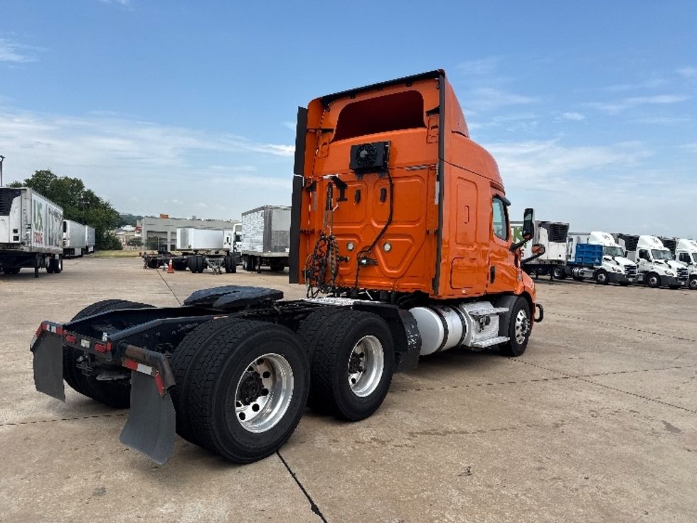 Sleeper Tractor-Heavy Duty Tractors-Freightliner-2019-T11664ST-Grand Prairie-TX-624,195\n\t\tmiles-$ 50,000 - Image 7