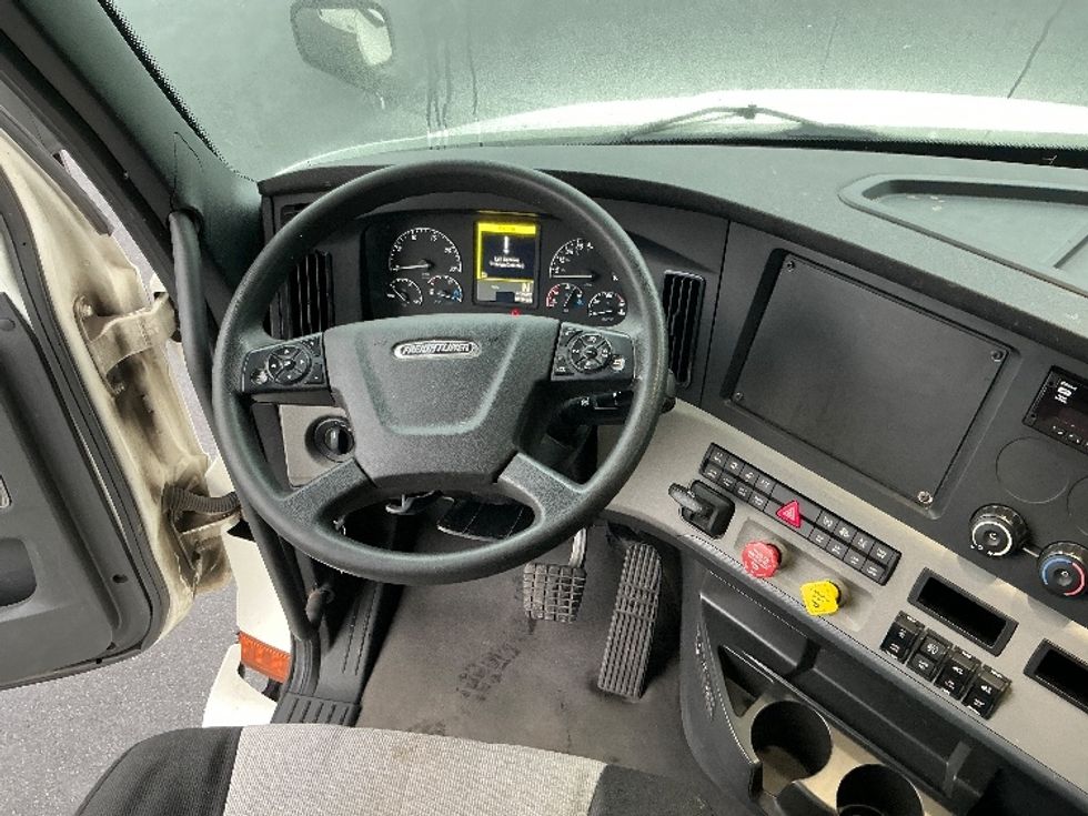 Sleeper Tractor-Heavy Duty Tractors-Freightliner-2019-T11664ST-Harrisburg-PA-227,482\n\t\tmiles-$ 63,500 - Image 11