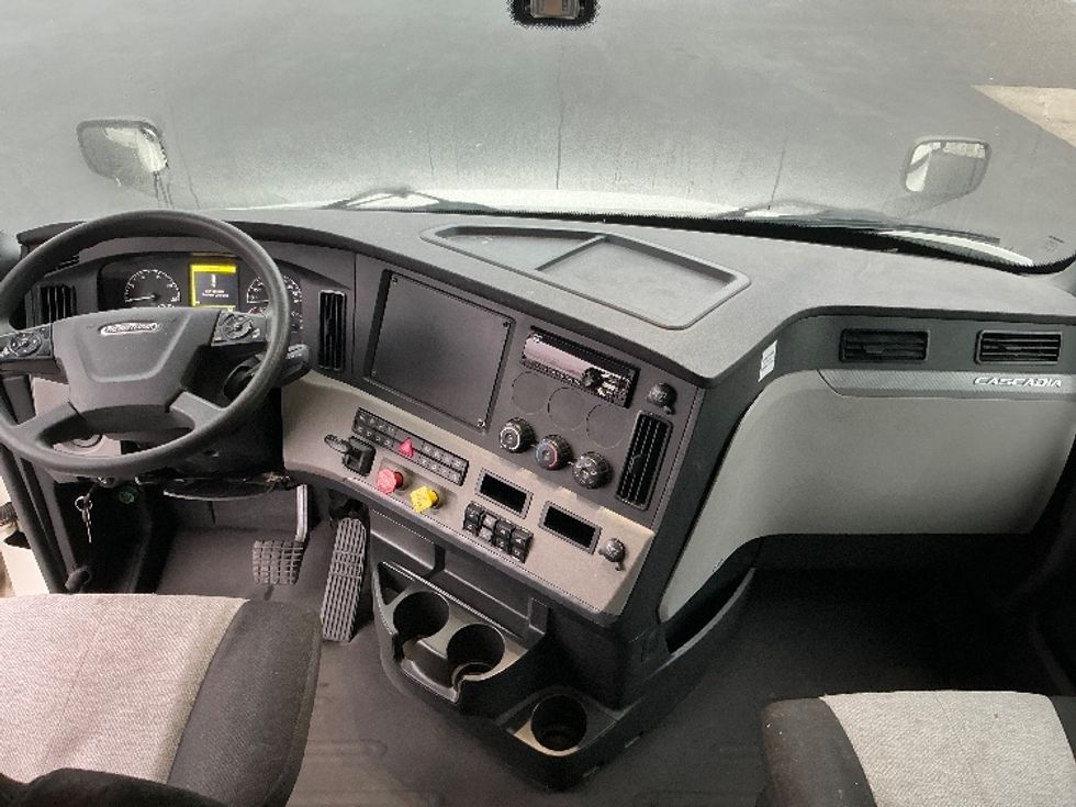 Sleeper Tractor-Heavy Duty Tractors-Freightliner-2019-T11664ST-Harrisburg-PA-227,482\n\t\tmiles-$ 63,500 - Image 12