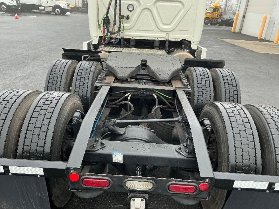 Sleeper Tractor-Heavy Duty Tractors-Freightliner-2019-T11664ST-Harrisburg-PA-227,482\n\t\tmiles-$ 63,500 - Image 6