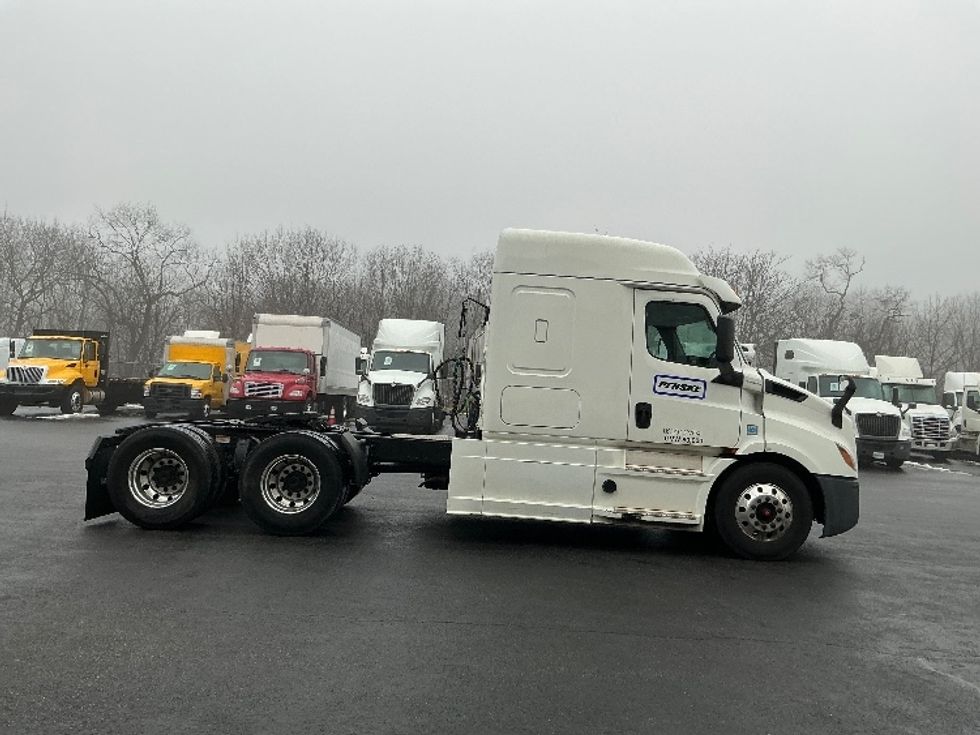 Sleeper Tractor-Heavy Duty Tractors-Freightliner-2019-T11664ST-Harrisburg-PA-227,482\n\t\tmiles-$ 63,500 - Image 8