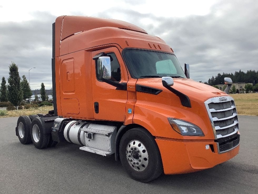 Sleeper Tractor-Heavy Duty Tractors-Freightliner-2019-T11664ST-Lacey-WA-355,119\n\t\tmiles-$ 68,750 - Image 1