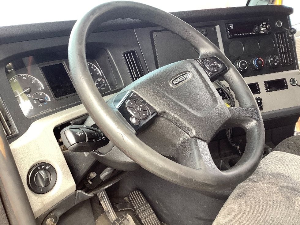 Sleeper Tractor-Heavy Duty Tractors-Freightliner-2019-T11664ST-Lacey-WA-355,119\n\t\tmiles-$ 68,750 - Image 10
