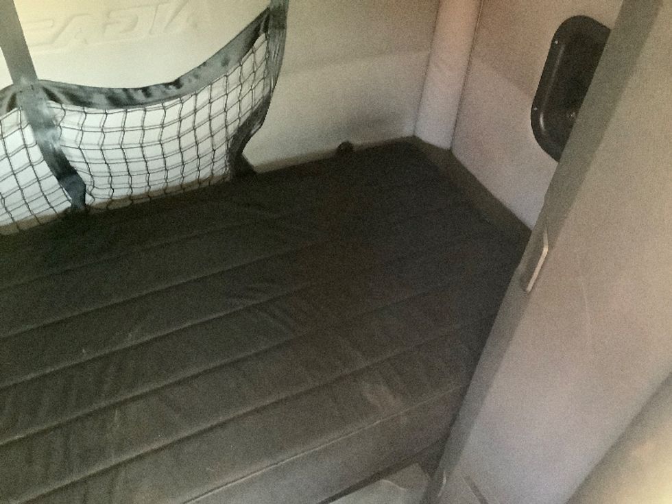 Sleeper Tractor-Heavy Duty Tractors-Freightliner-2019-T11664ST-Lacey-WA-355,119\n\t\tmiles-$ 68,750 - Image 16