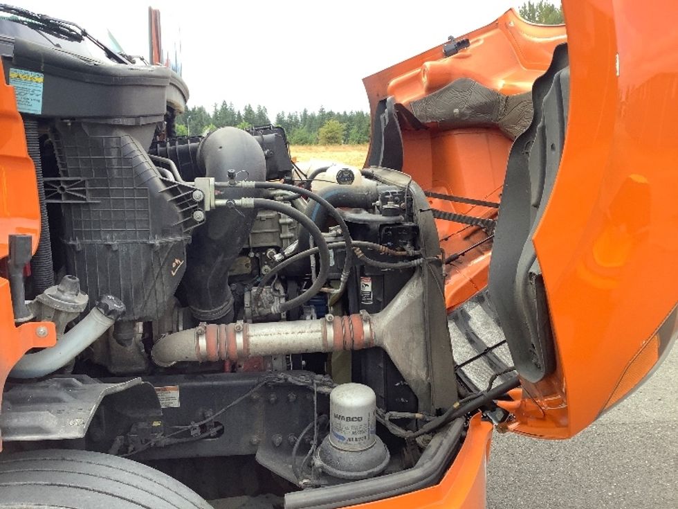 Sleeper Tractor-Heavy Duty Tractors-Freightliner-2019-T11664ST-Lacey-WA-355,119\n\t\tmiles-$ 68,750 - Image 19