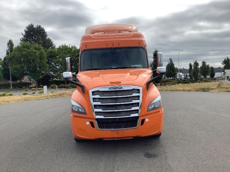 Sleeper Tractor-Heavy Duty Tractors-Freightliner-2019-T11664ST-Lacey-WA-355,119\n\t\tmiles-$ 68,750 - Image 2
