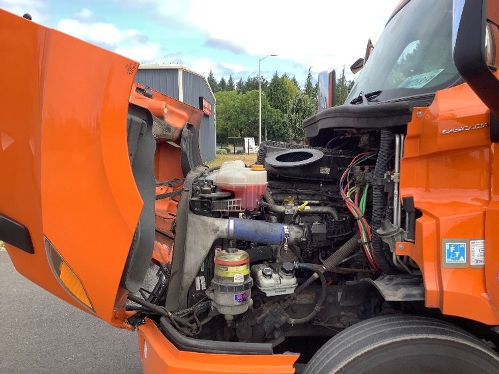 Sleeper Tractor-Heavy Duty Tractors-Freightliner-2019-T11664ST-Lacey-WA-355,119\n\t\tmiles-$ 68,750 - Image 20