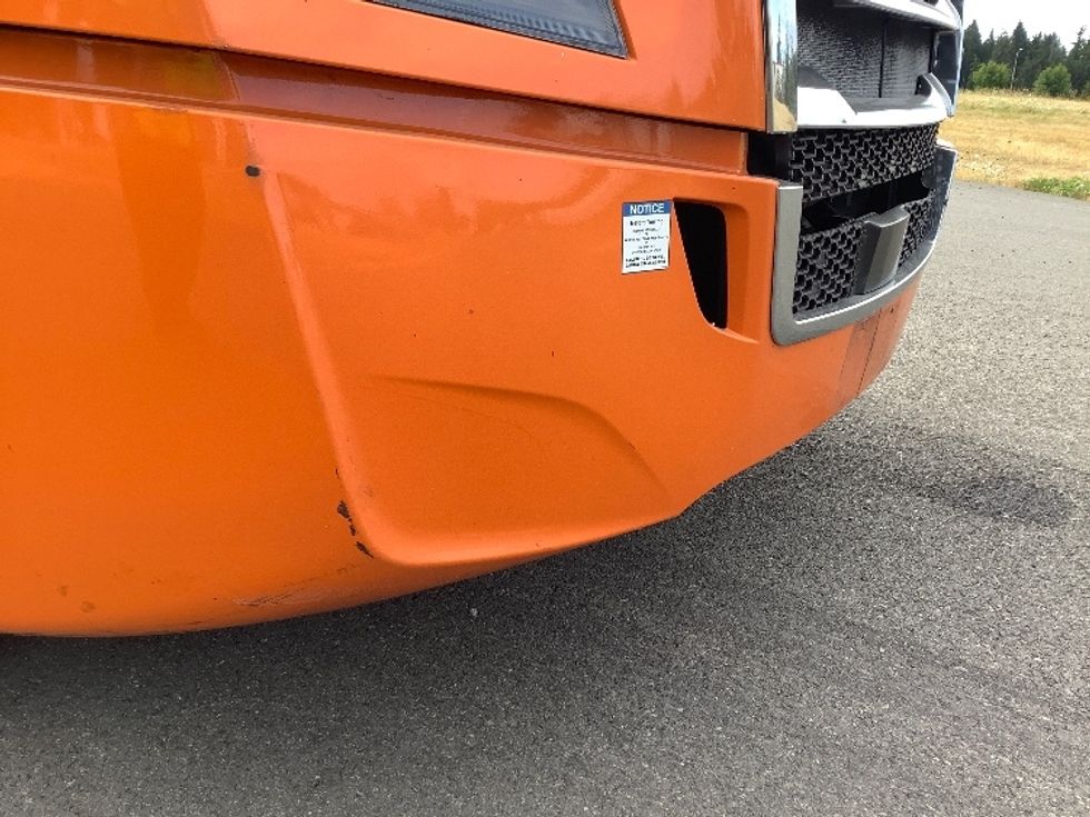 Sleeper Tractor-Heavy Duty Tractors-Freightliner-2019-T11664ST-Lacey-WA-355,119\n\t\tmiles-$ 68,750 - Image 23