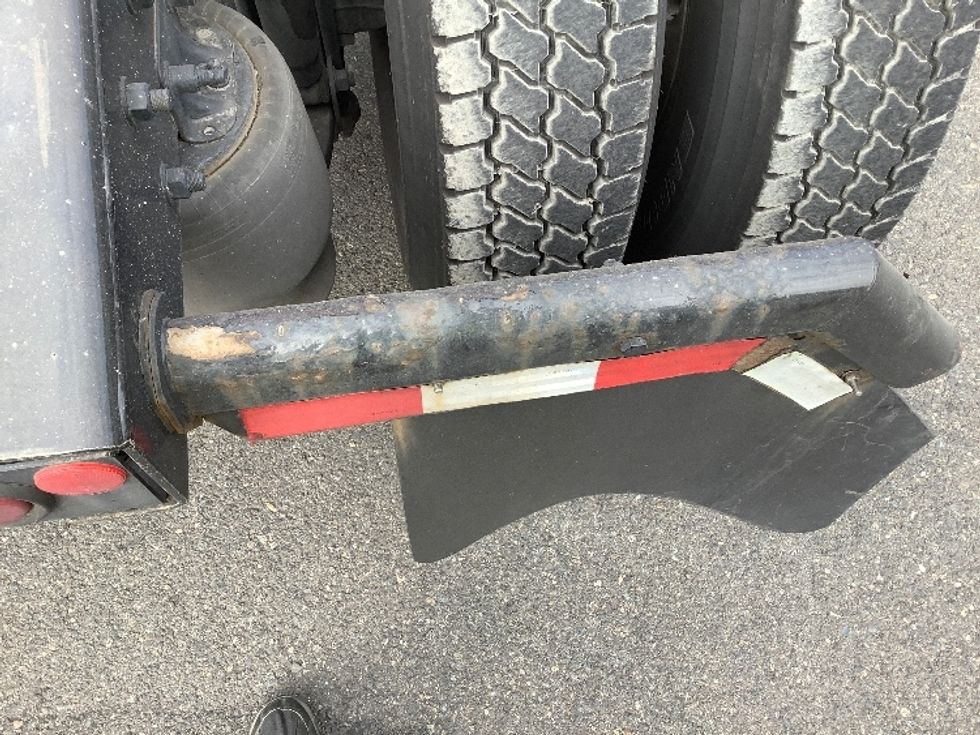 Sleeper Tractor-Heavy Duty Tractors-Freightliner-2019-T11664ST-Lacey-WA-355,119\n\t\tmiles-$ 68,750 - Image 25